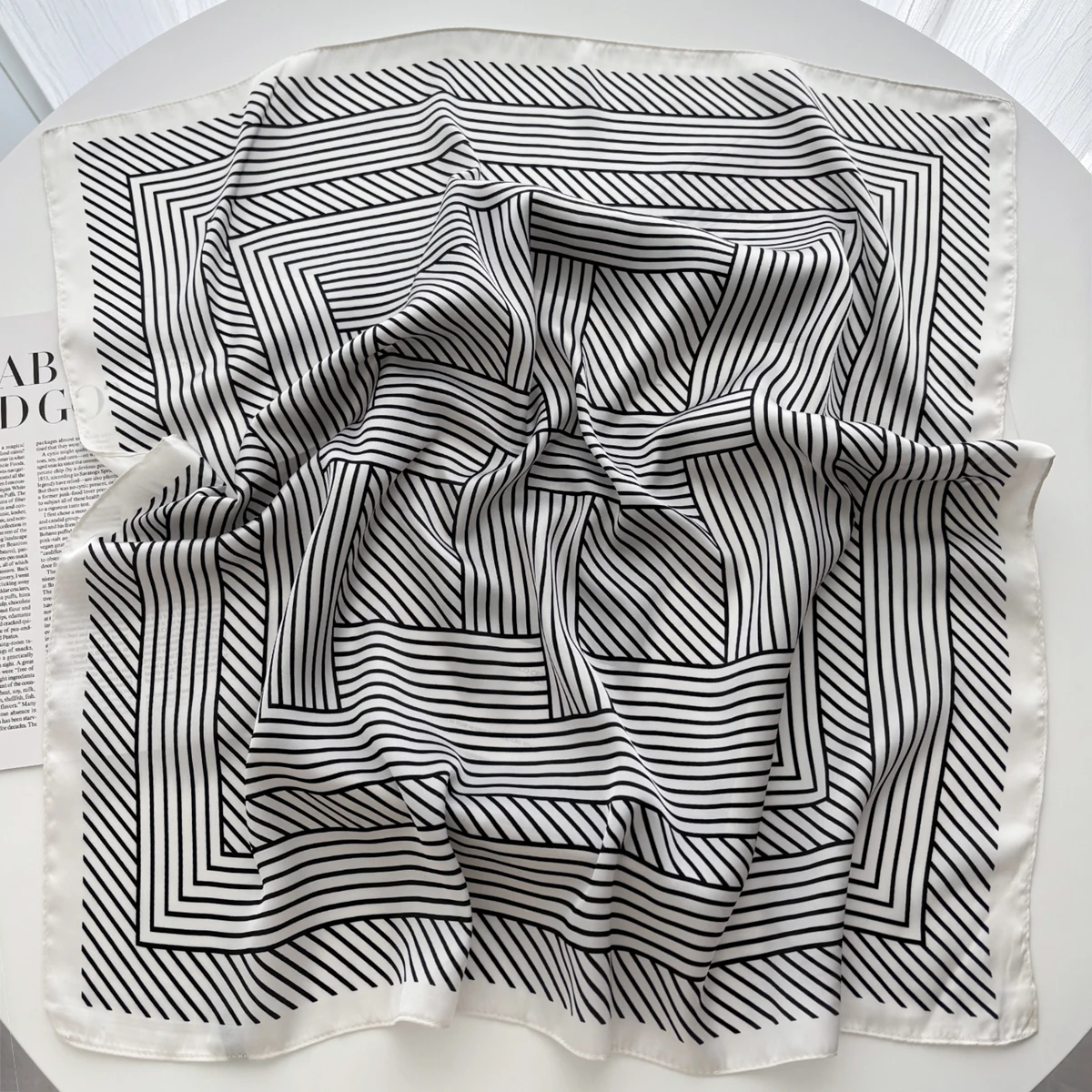 Çiçek Baskılı Kare Eşarp Zarif - Ascot Neck Scarf incelemesi ve fiyatı